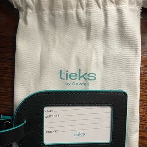 Tieks Black leather luggage tag.